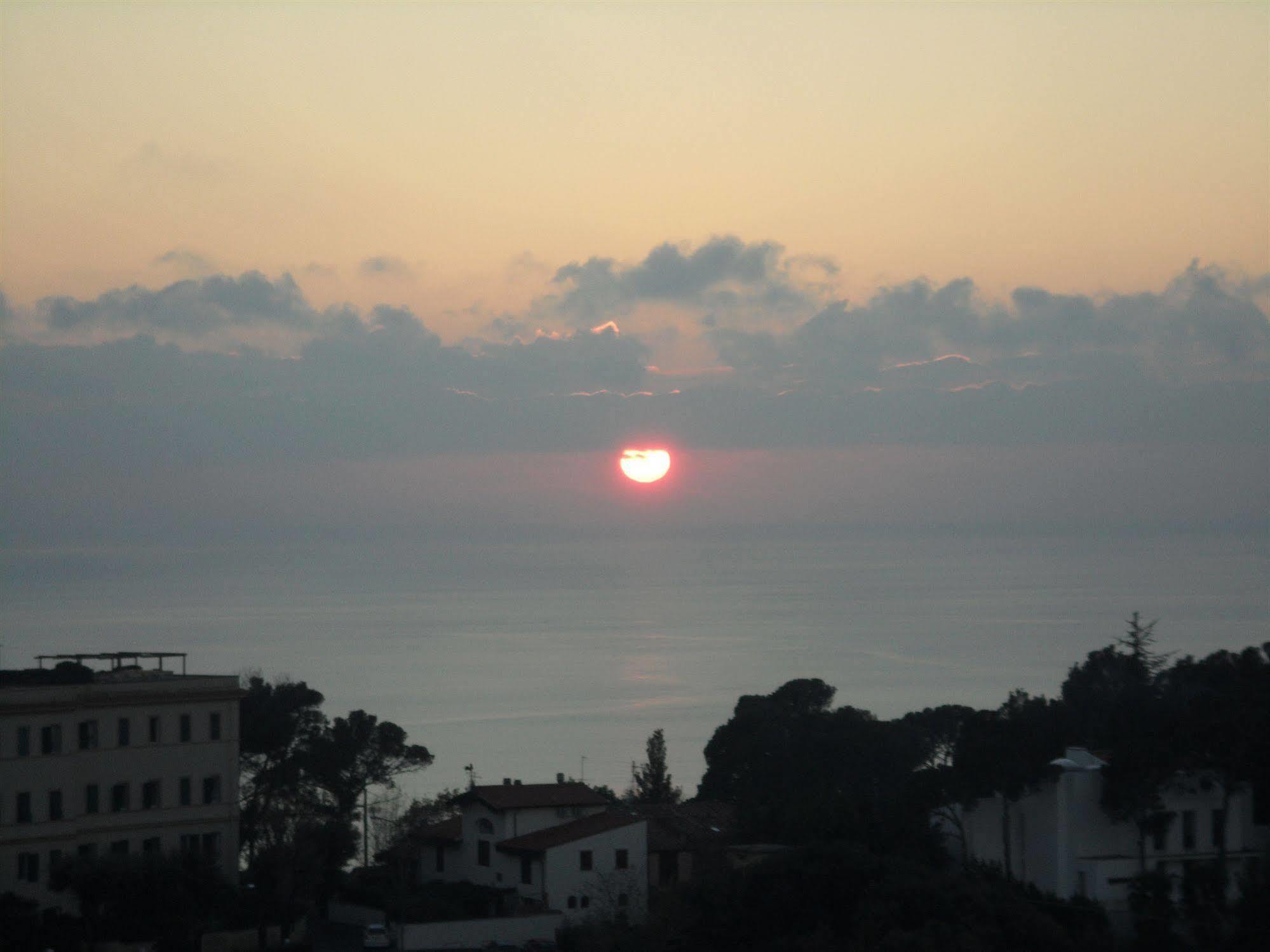 Hotel La Vedetta Livorno Bagian luar foto